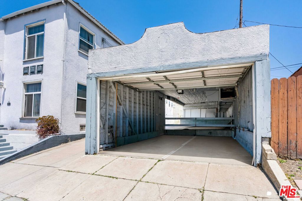493 San Vicente Boulevard Property Photo 11