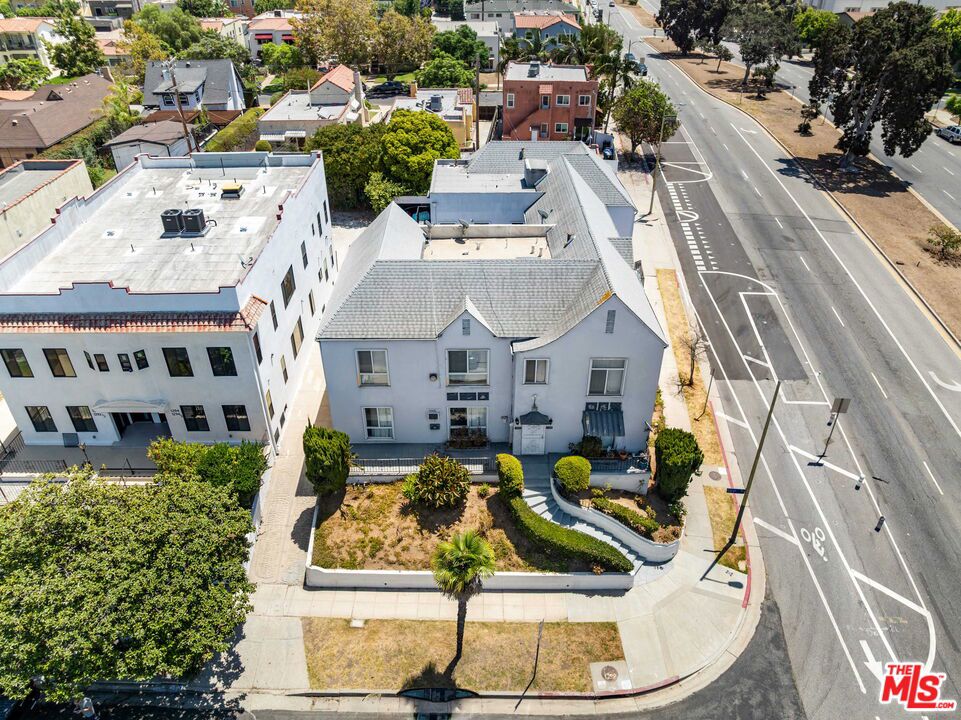 493 San Vicente Boulevard Property Photo 16