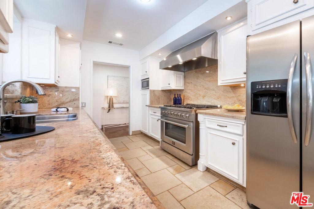 2559 Hutton Drive Property Photo 16