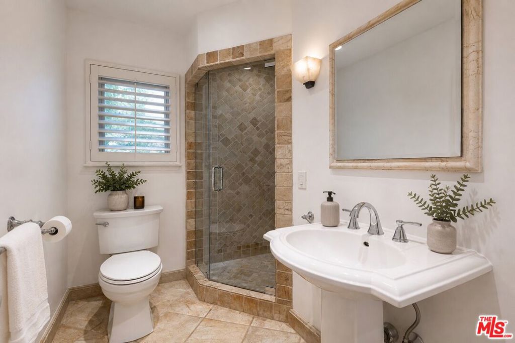 2559 Hutton Drive Property Photo 25