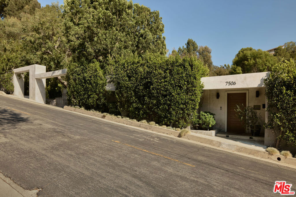 7506 Woodrow Wilson Drive Property Photo 2