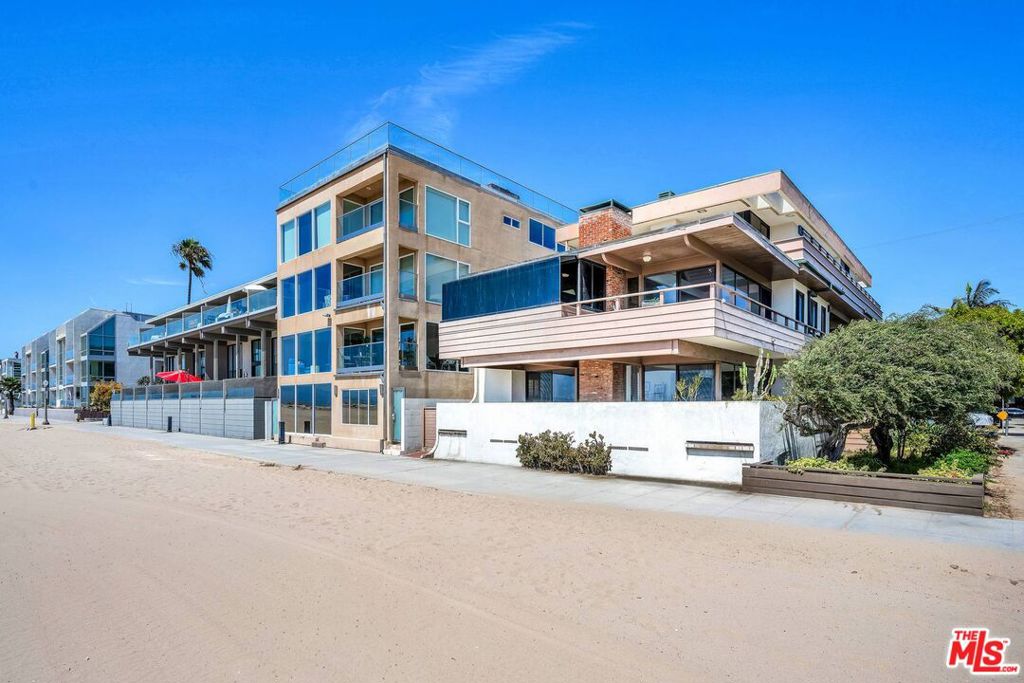 5317 Ocean Front Walk Property Photo 4