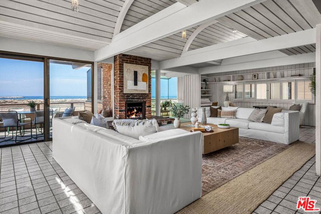 5317 Ocean Front Walk Property Photo 8