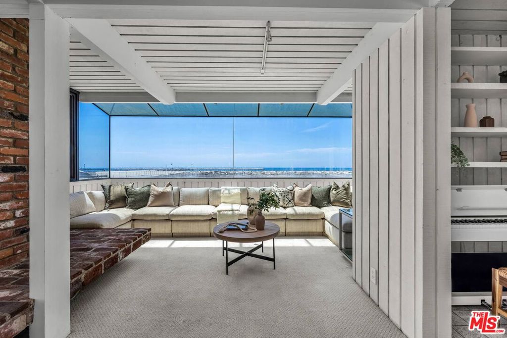 5317 Ocean Front Walk Property Photo 10