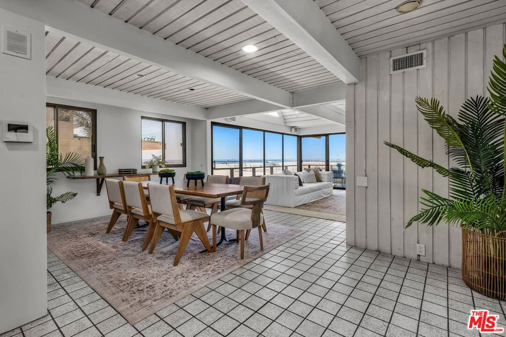 5317 Ocean Front Walk Property Photo 12