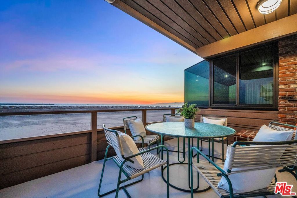 5317 Ocean Front Walk Property Photo 14