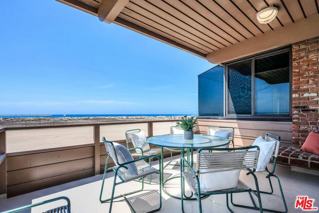 5317 Ocean Front Walk Property Photo 15
