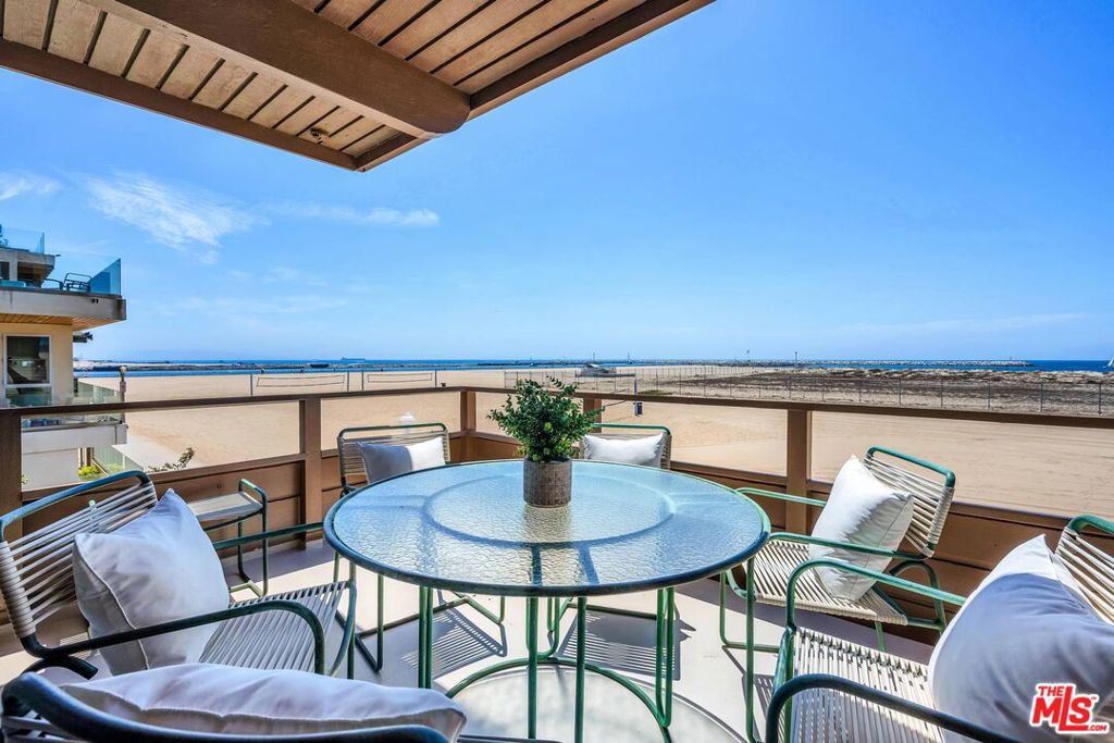 5317 Ocean Front Walk Property Photo 16