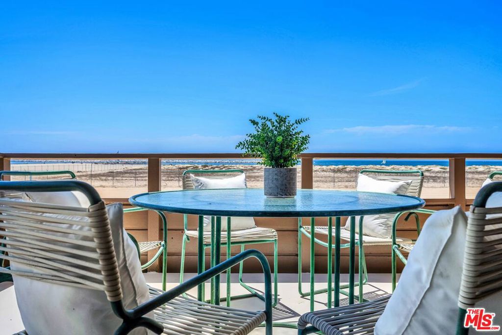 5317 Ocean Front Walk Property Photo 17