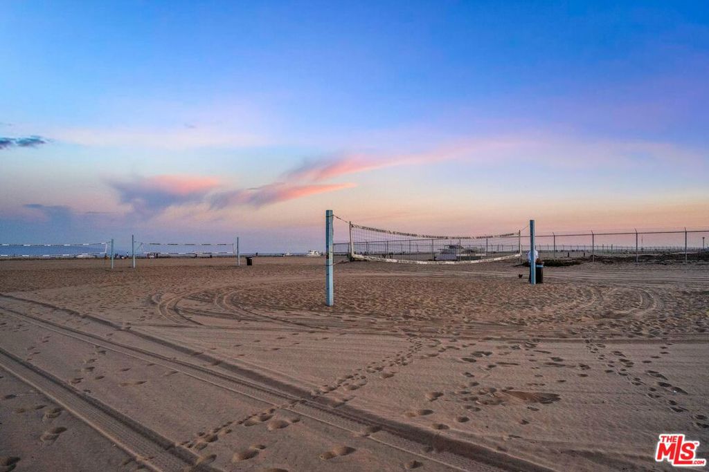 5317 Ocean Front Walk Property Photo 52