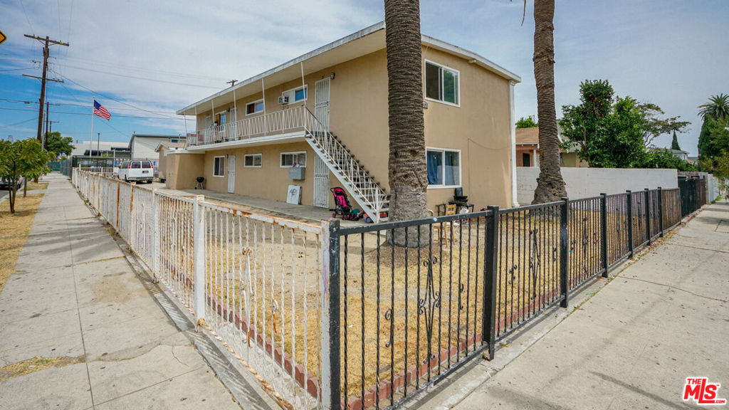1401 E 46th Street Property Photo 2