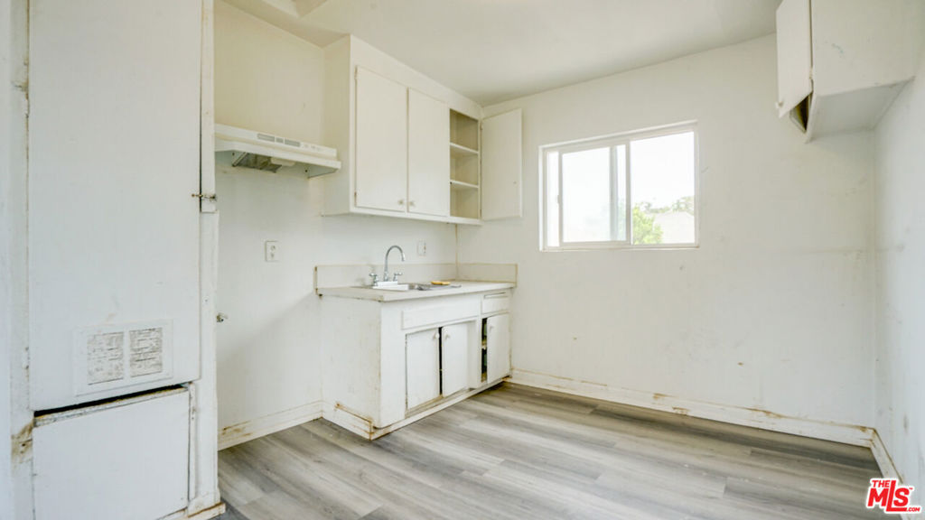 1401 E 46th Street Property Photo 15