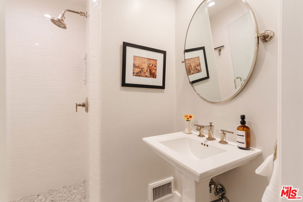 3617 Lankershim Boulevard Property Photo 23
