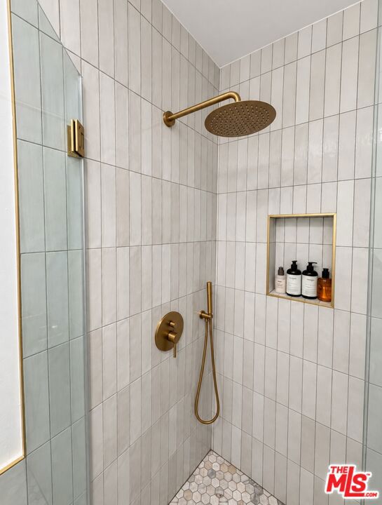 1221 N Kings Road 101 Property Photo 19