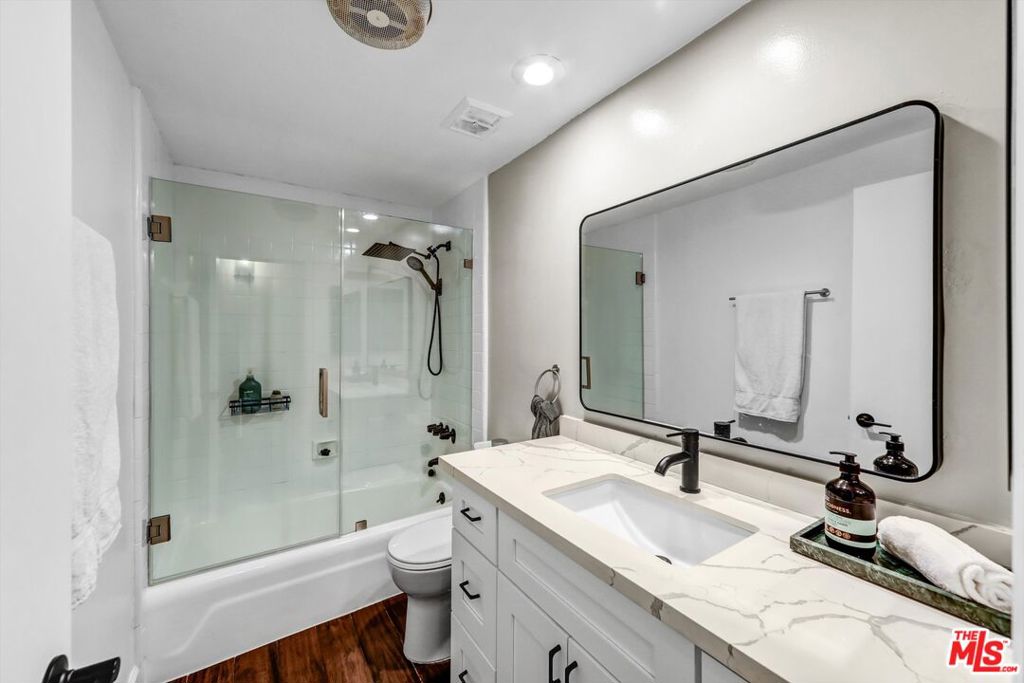 1221 N Kings Road 101 Property Photo 22