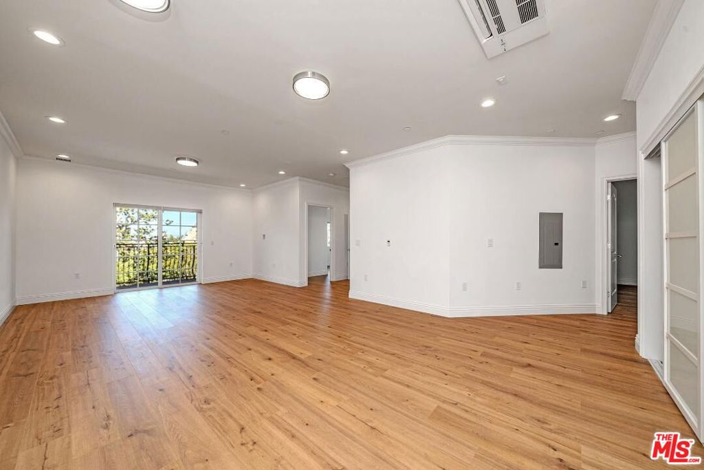 944 S Serrano Avenue 301 Property Photo 6