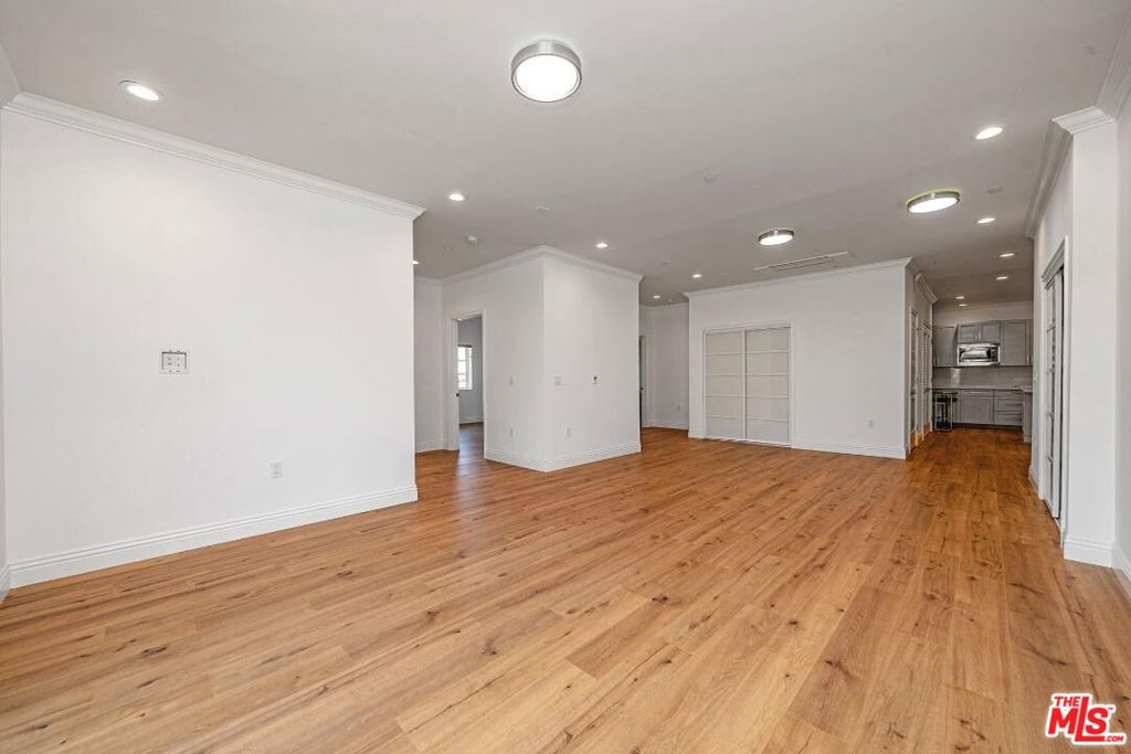 944 S Serrano Avenue 301 Property Photo 7