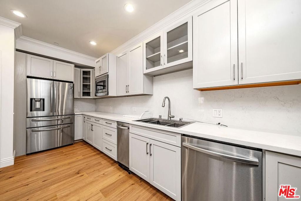 944 S Serrano Avenue 301 Property Photo 11