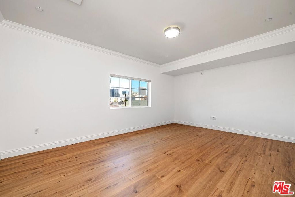 944 S Serrano Avenue 301 Property Photo 13