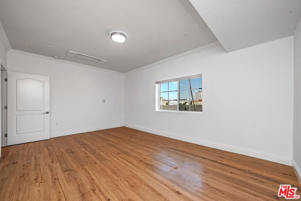 944 S Serrano Avenue 301 Property Photo 16