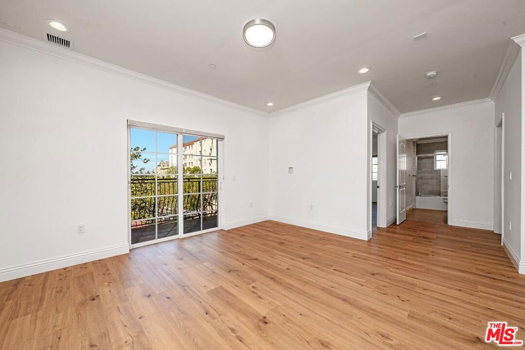 944 S Serrano Avenue 301 Property Photo 19