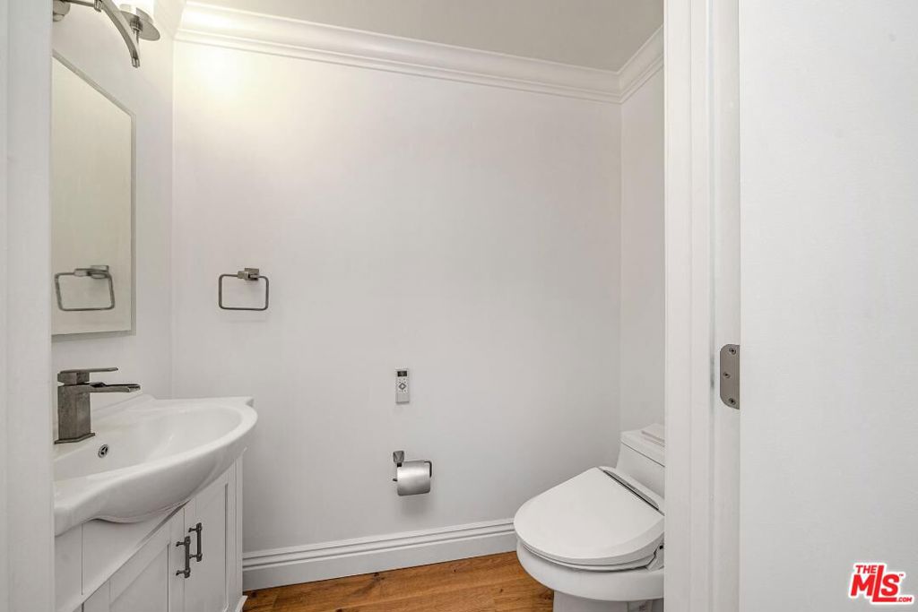 944 S Serrano Avenue 301 Property Photo 22