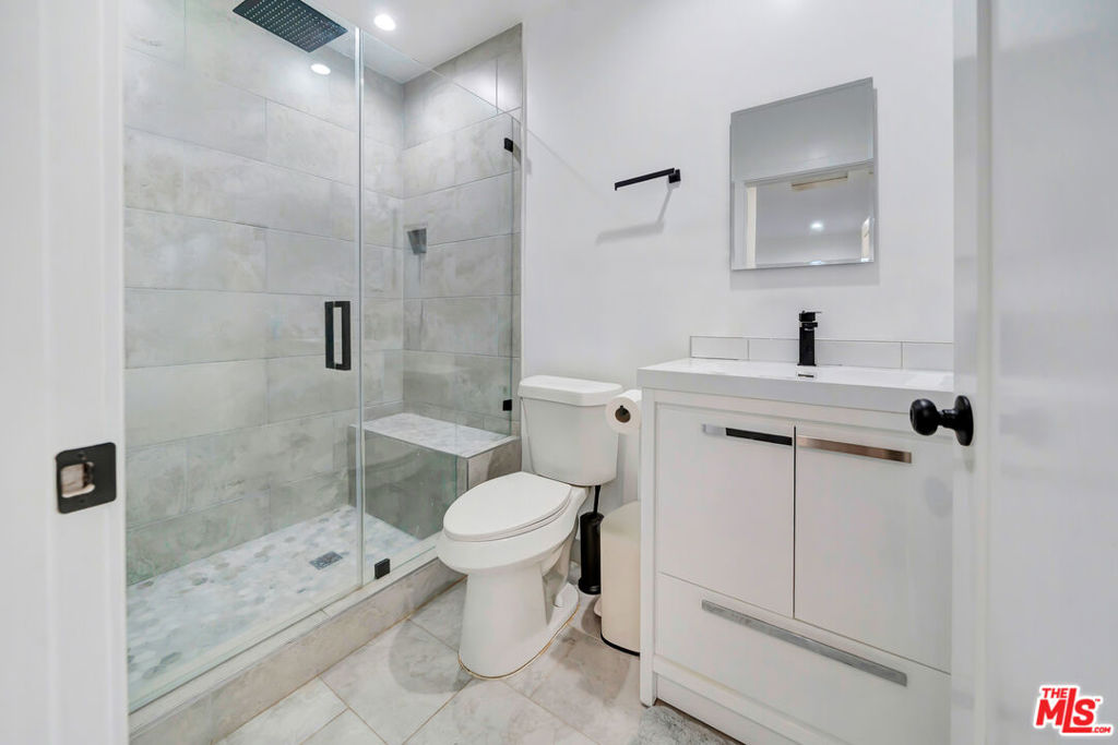 5923 Corbin Avenue Property Photo 30