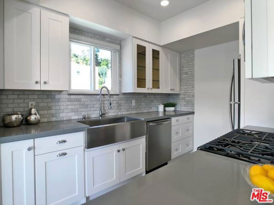1900 Silver 208 Property Photo 6