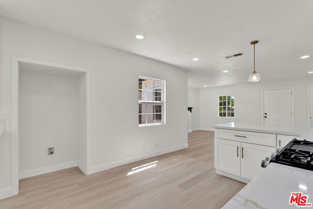 422 W 34th Street Property Photo 8