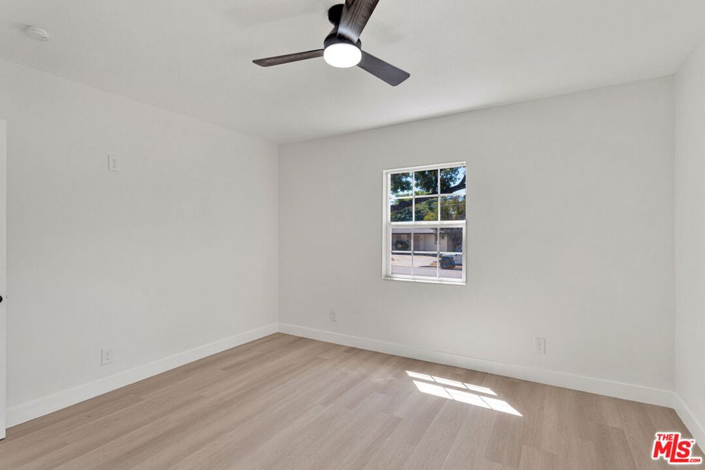 422 W 34th Street Property Photo 17
