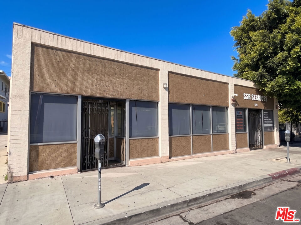 622 N Larchmont Boulevard Property Photo 2