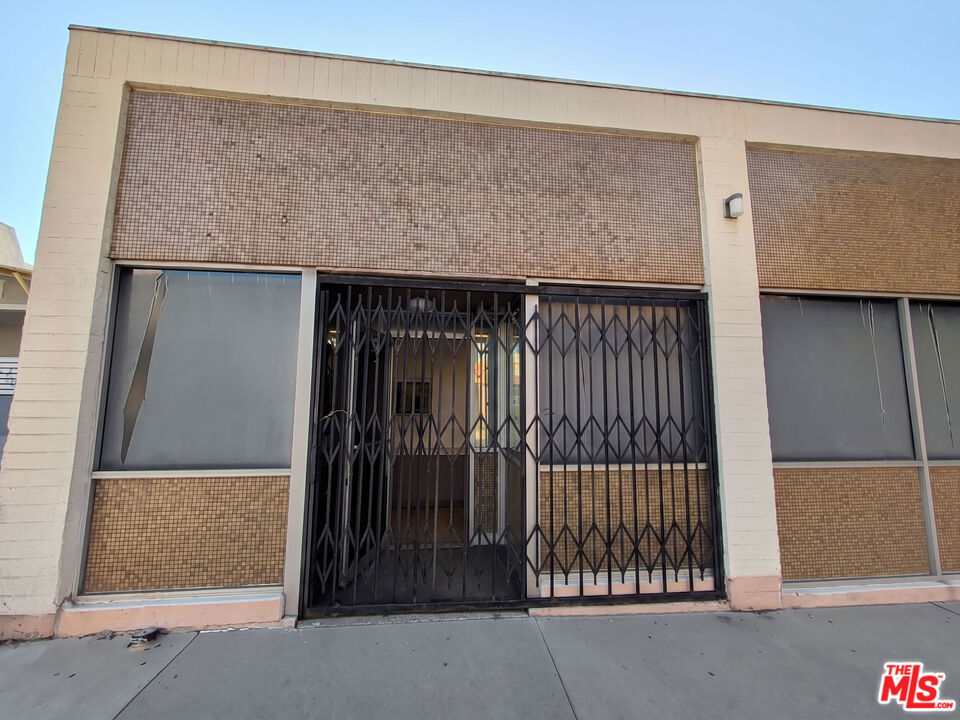 622 N Larchmont Boulevard Property Photo 3
