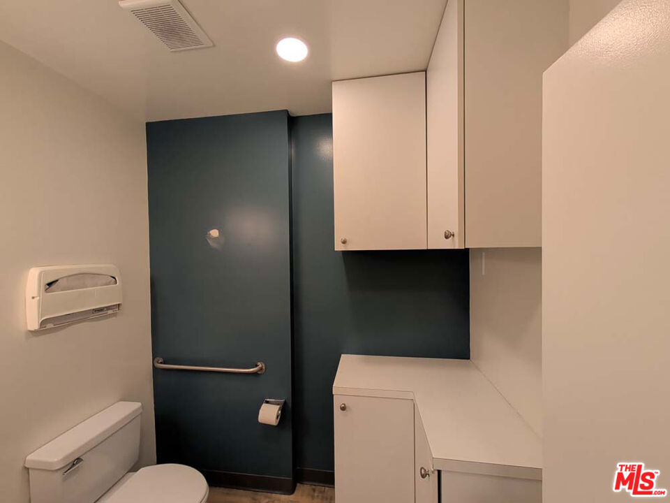 622 N Larchmont Boulevard Property Photo 29