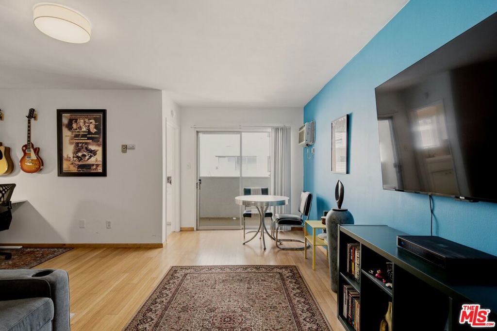 960 Larrabee Street 117 Property Photo 3