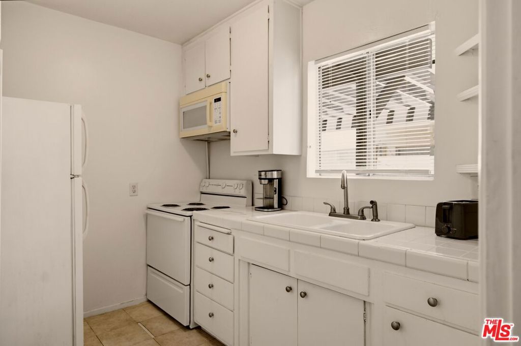 960 Larrabee Street 117 Property Photo 5