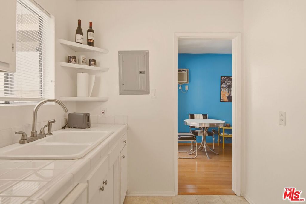 960 Larrabee Street 117 Property Photo 7