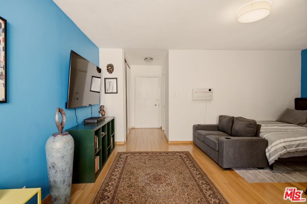 960 Larrabee Street 117 Property Photo 8