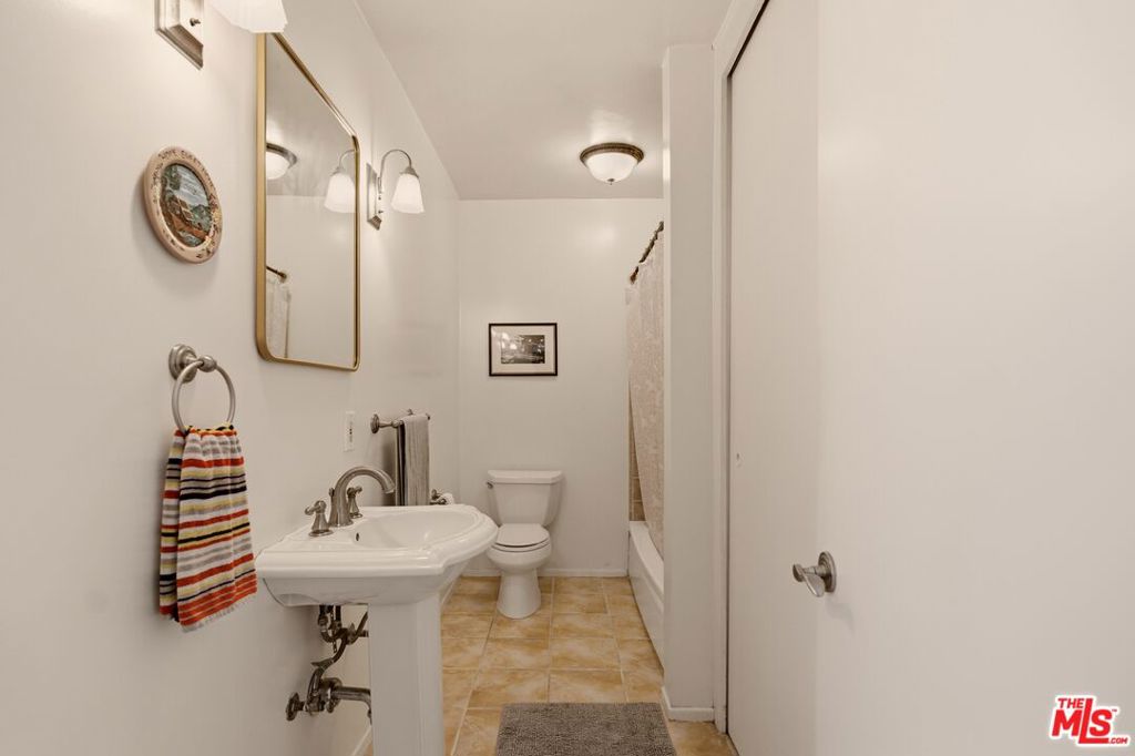960 Larrabee Street 117 Property Photo 12