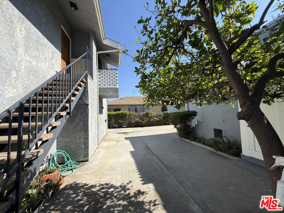 4254 Verdugo Road Property Photo 3