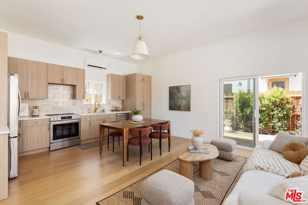 2244 1/2 Fernleaf Street Property Photo 1