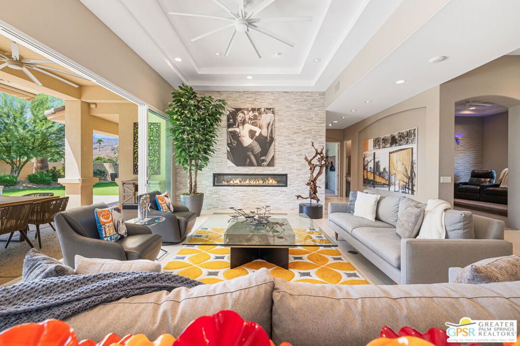 8 Collegiate Circle Property Photo 1