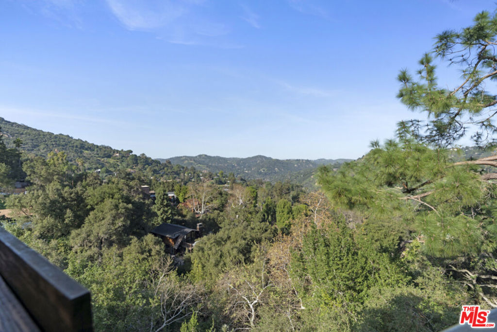 19901 Grand View Drive Property Photo 20