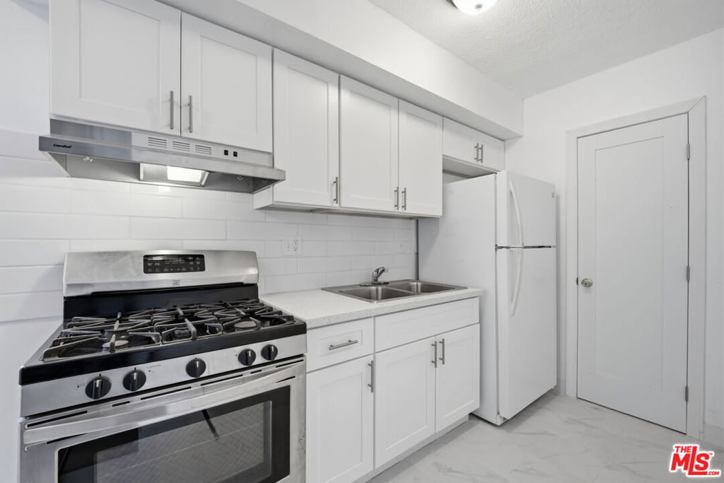1127 E Garvey Avenue Property Photo 11