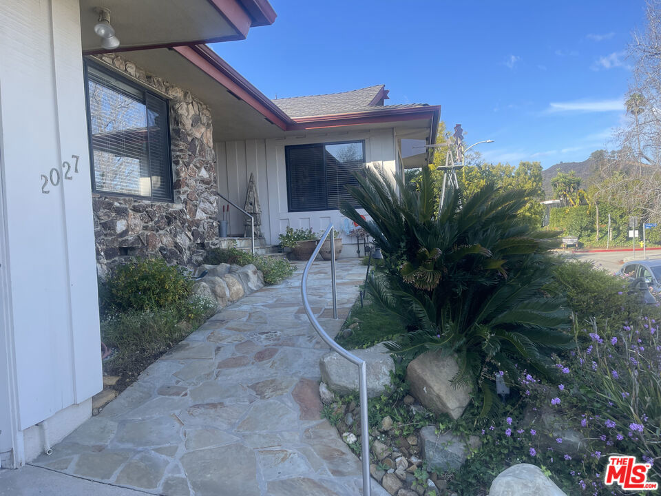 2027 Westridge Road Property Photo 2