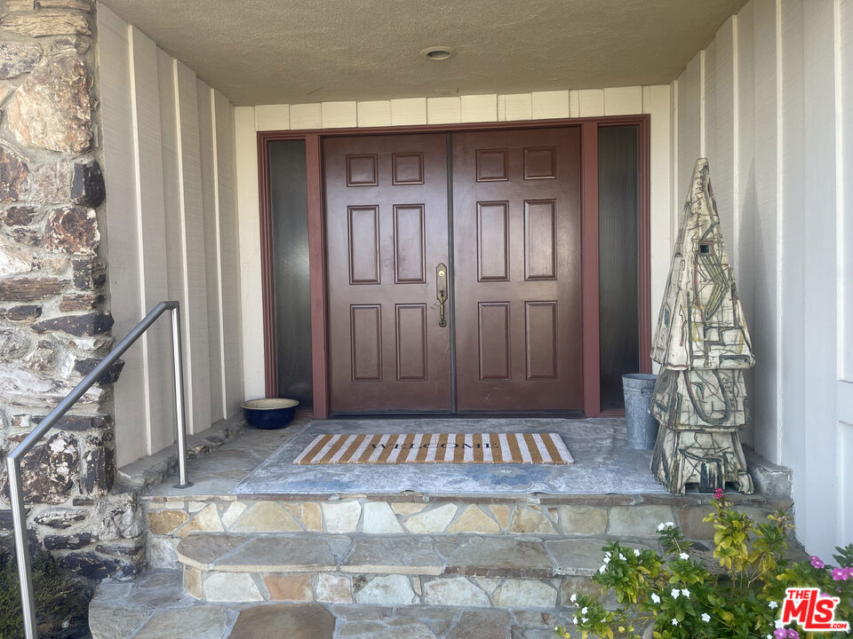 2027 Westridge Road Property Photo 3