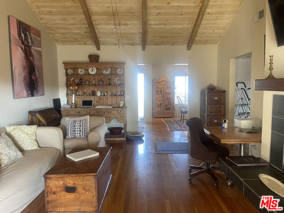 2027 Westridge Road Property Photo 7