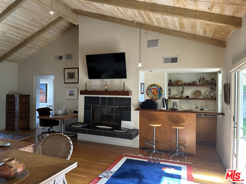 2027 Westridge Road Property Photo 8