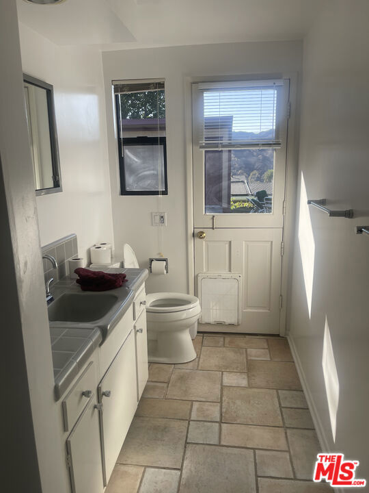 2027 Westridge Road Property Photo 16