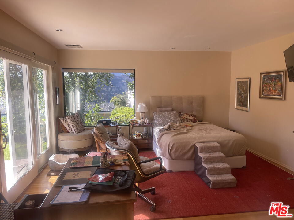 2027 Westridge Road Property Photo 19