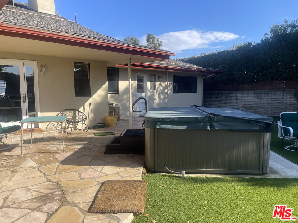2027 Westridge Road Property Photo 26